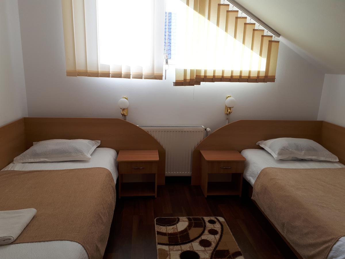 Casa Cionca Pensionat Gilău Exteriör bild